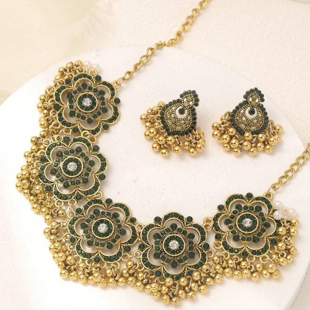 Green inlay golden metal necklace perfect for green or black dress